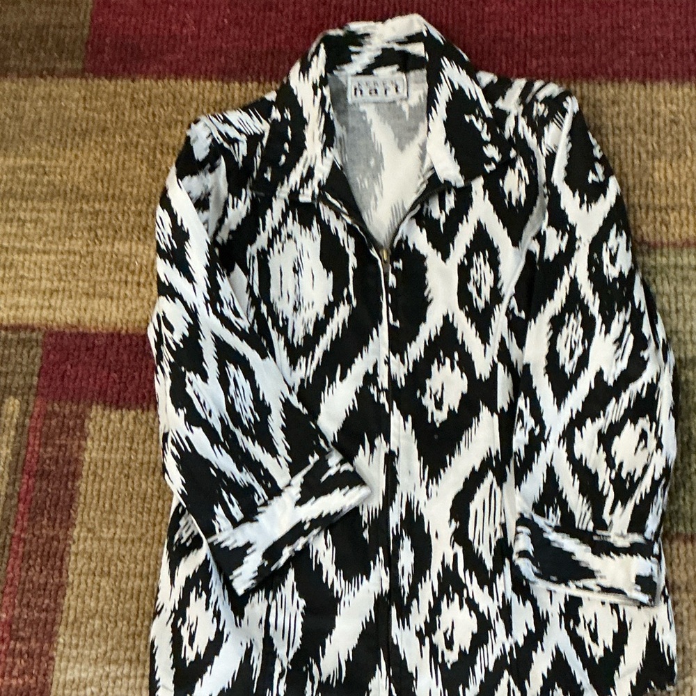 Keren Hart zip up jacket. Black and white size large